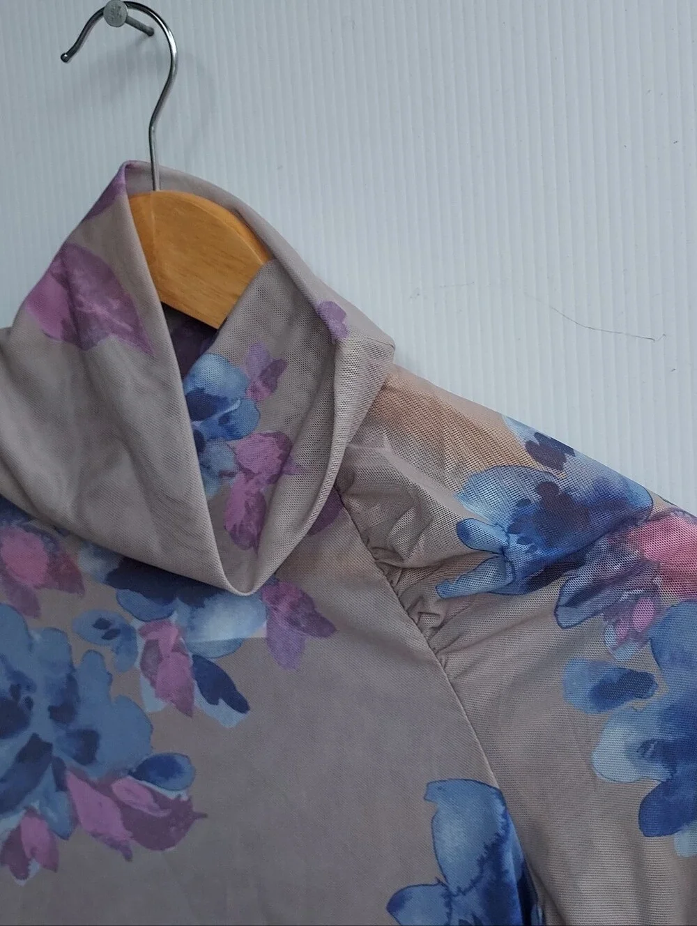 Free People Gray Floral Long Sleeve Mesh Mock Neck Top Size Medium NEW NWT